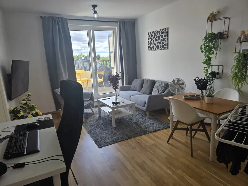 2-Zimmer-Wohnung - Beschreibung lesen - Möbelübernahme Pflicht — photo 1